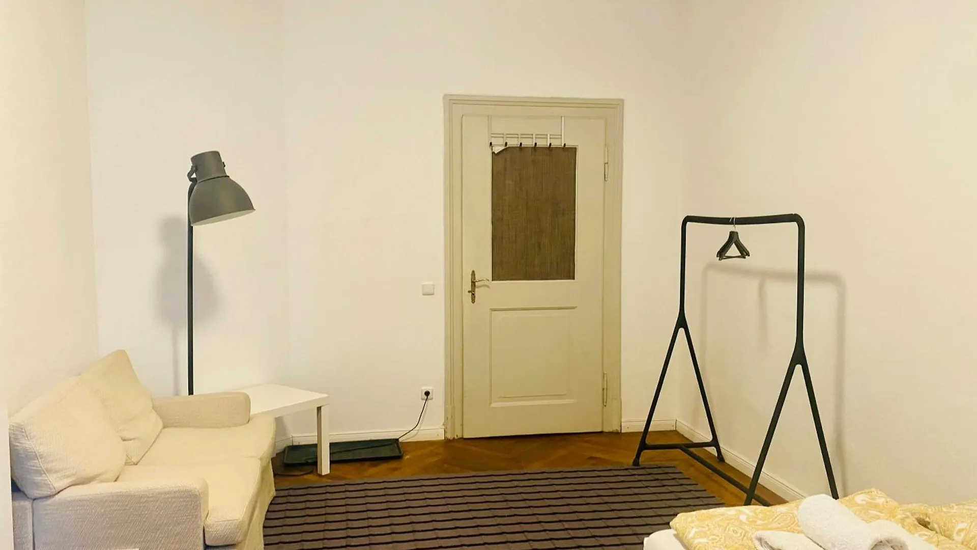 Zimmer In Der Maxvorstadt Mit Gemeinschaftsbad Munich Homestay