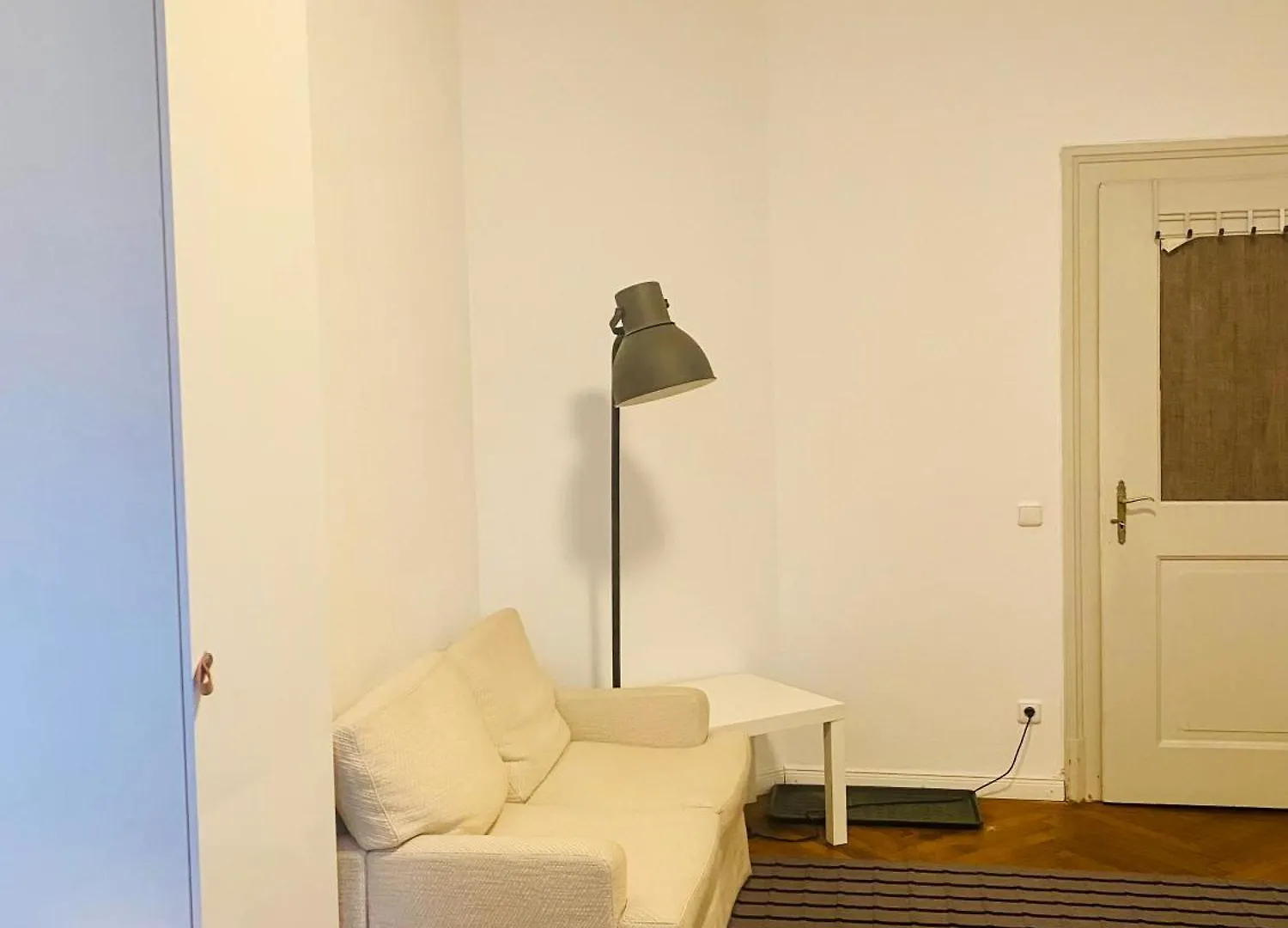 Homestay Zimmer In Der Maxvorstadt Mit Gemeinschaftsbad Munich Germany